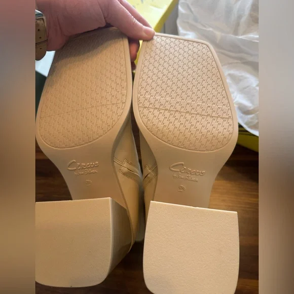 Circus By Sam Edelman Layla Modern Ivory Square Toe Stacked Heel Boots 9.5 - Picture 5 of 9